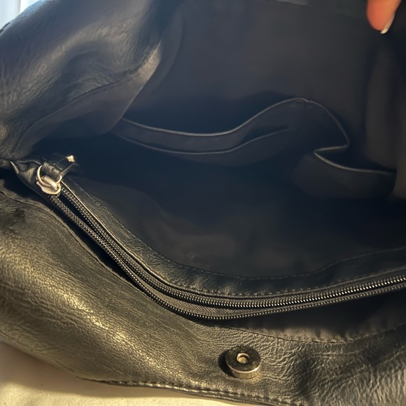 Nicole miller black leather purse with silver hardware in great condition - Picture 4 of 9